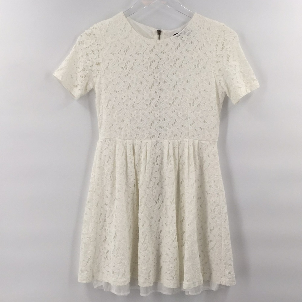 𝅺ABODY White lace cap sleeve fit and flair dress Sm